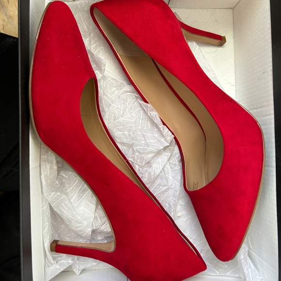 Red Heels - Picture 4 of 4